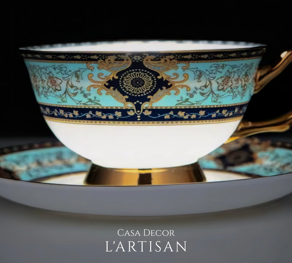 Conjunto de Xícaras e Pires em Porcelana Fina