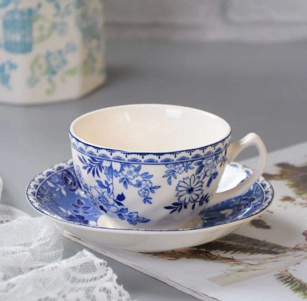 Conjunto com Pires em Porcelana