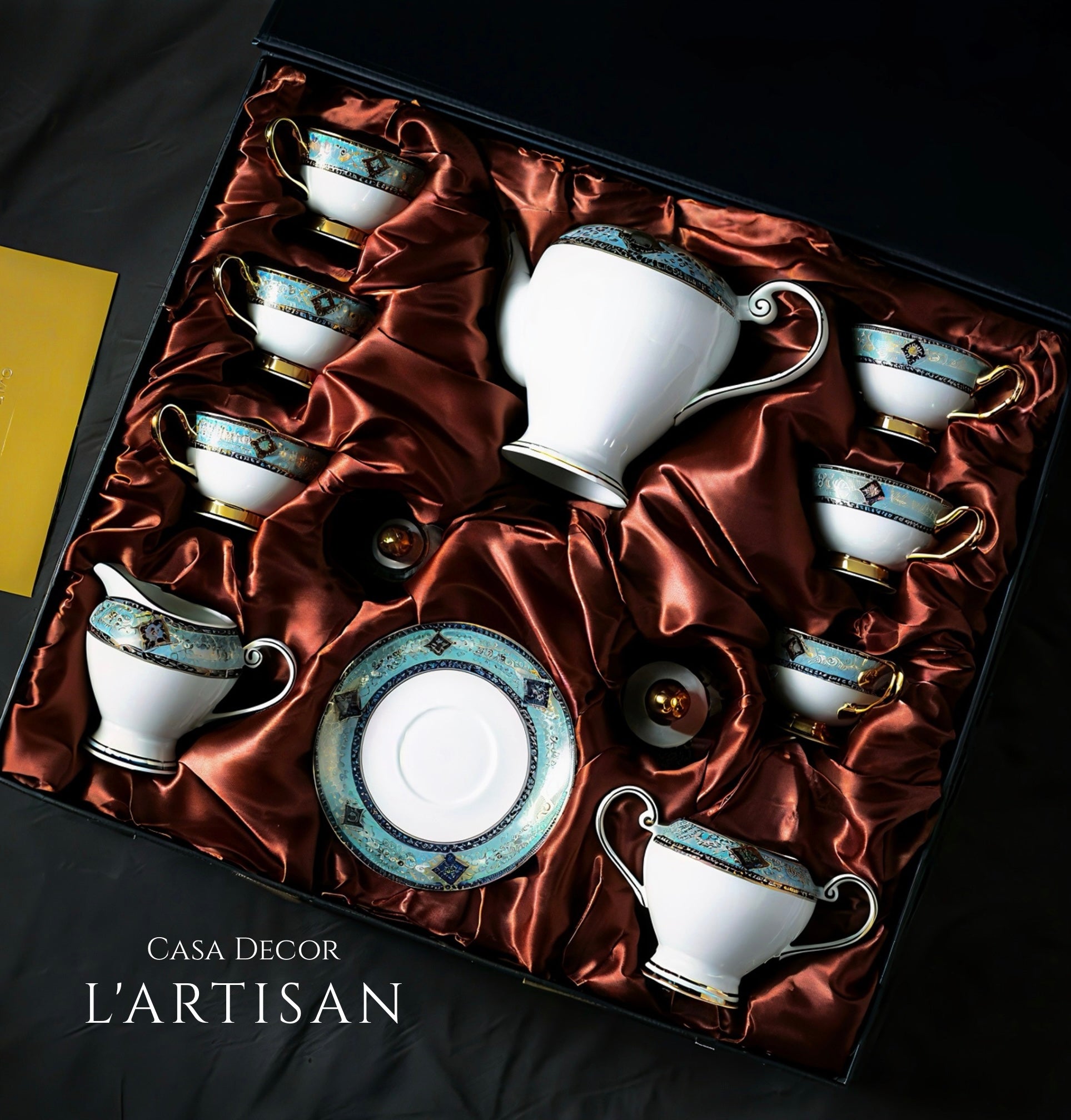 Conjunto de Xícaras e Pires em Porcelana Fina