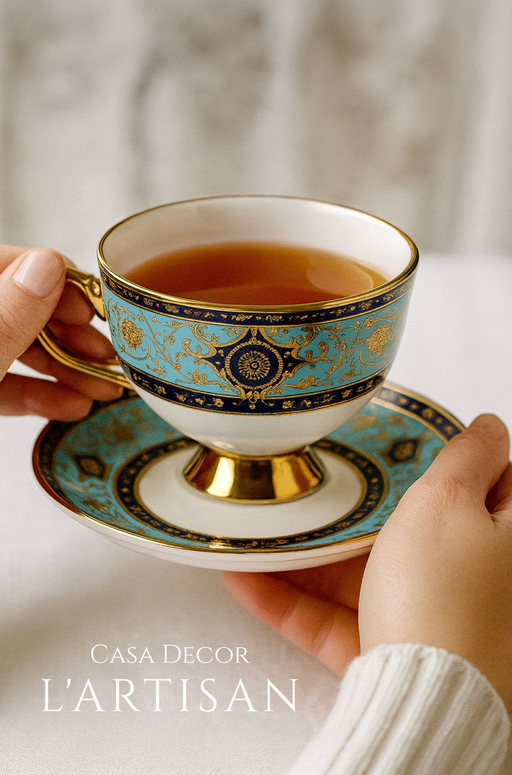 Conjunto de Xícaras e Pires em Porcelana Fina