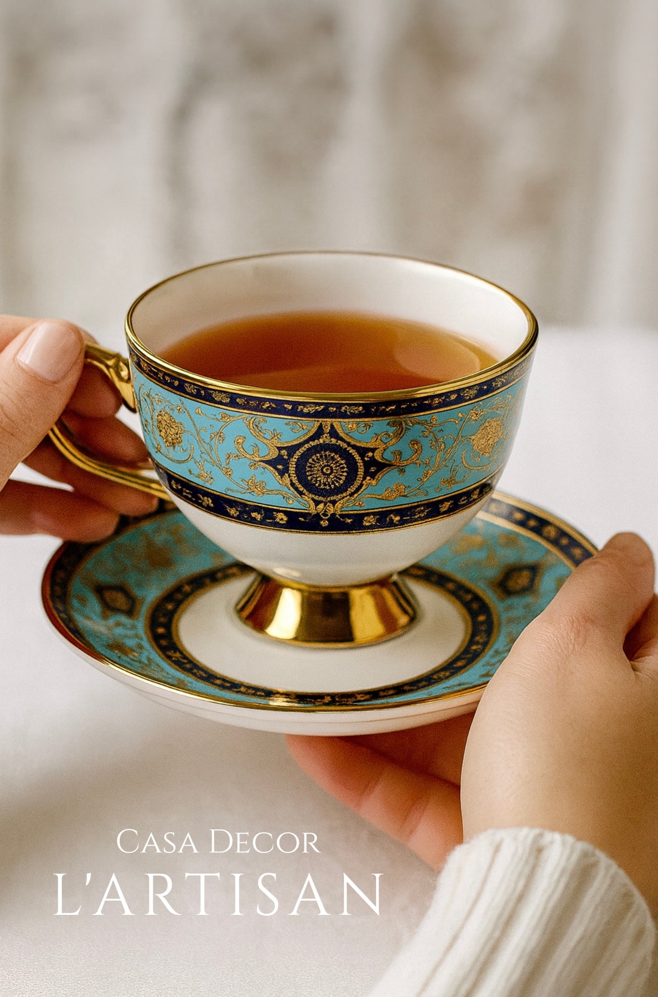 Conjunto de Xícaras e Pires em Porcelana Fina