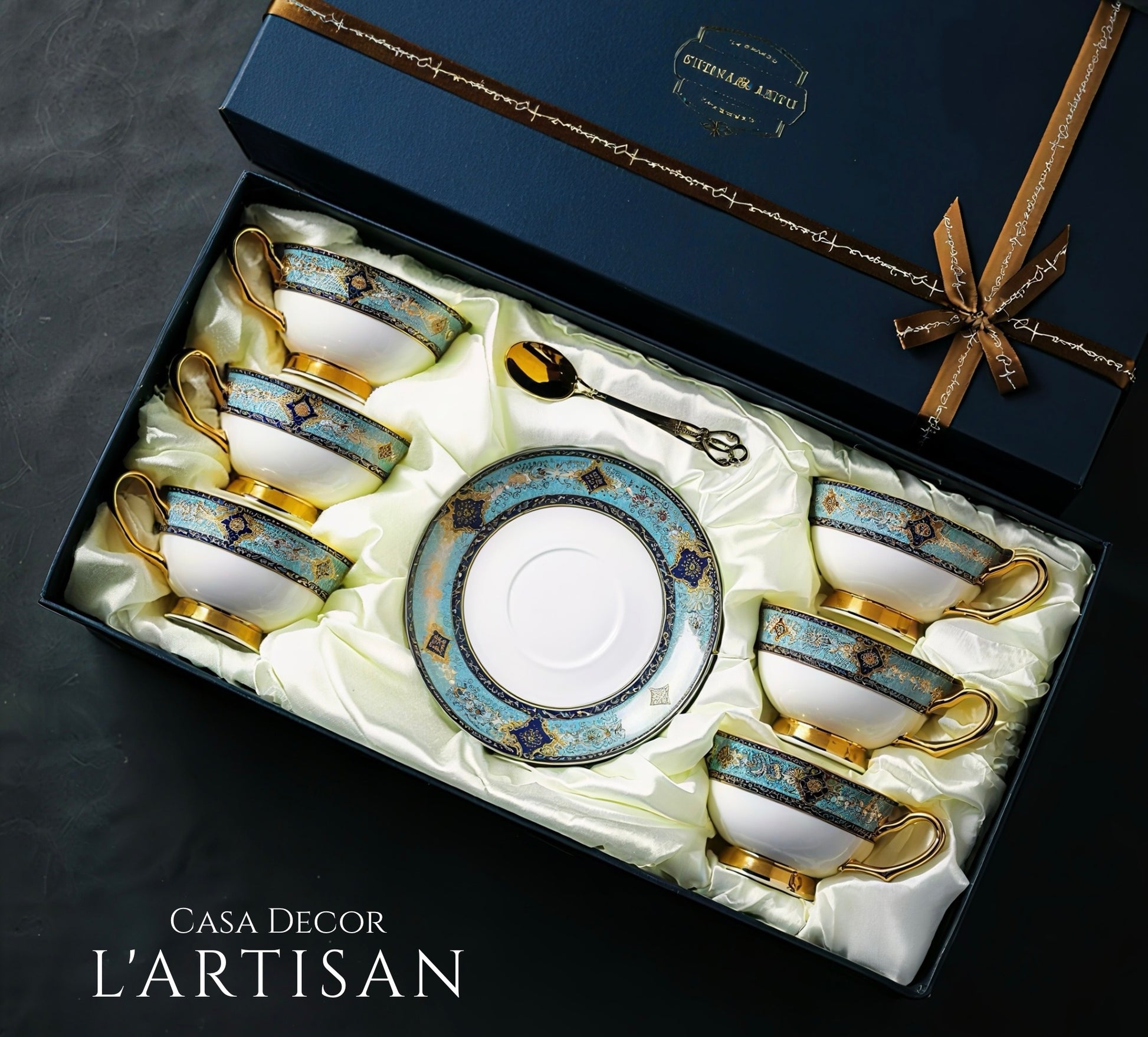 Conjunto de Xícaras e Pires em Porcelana Fina