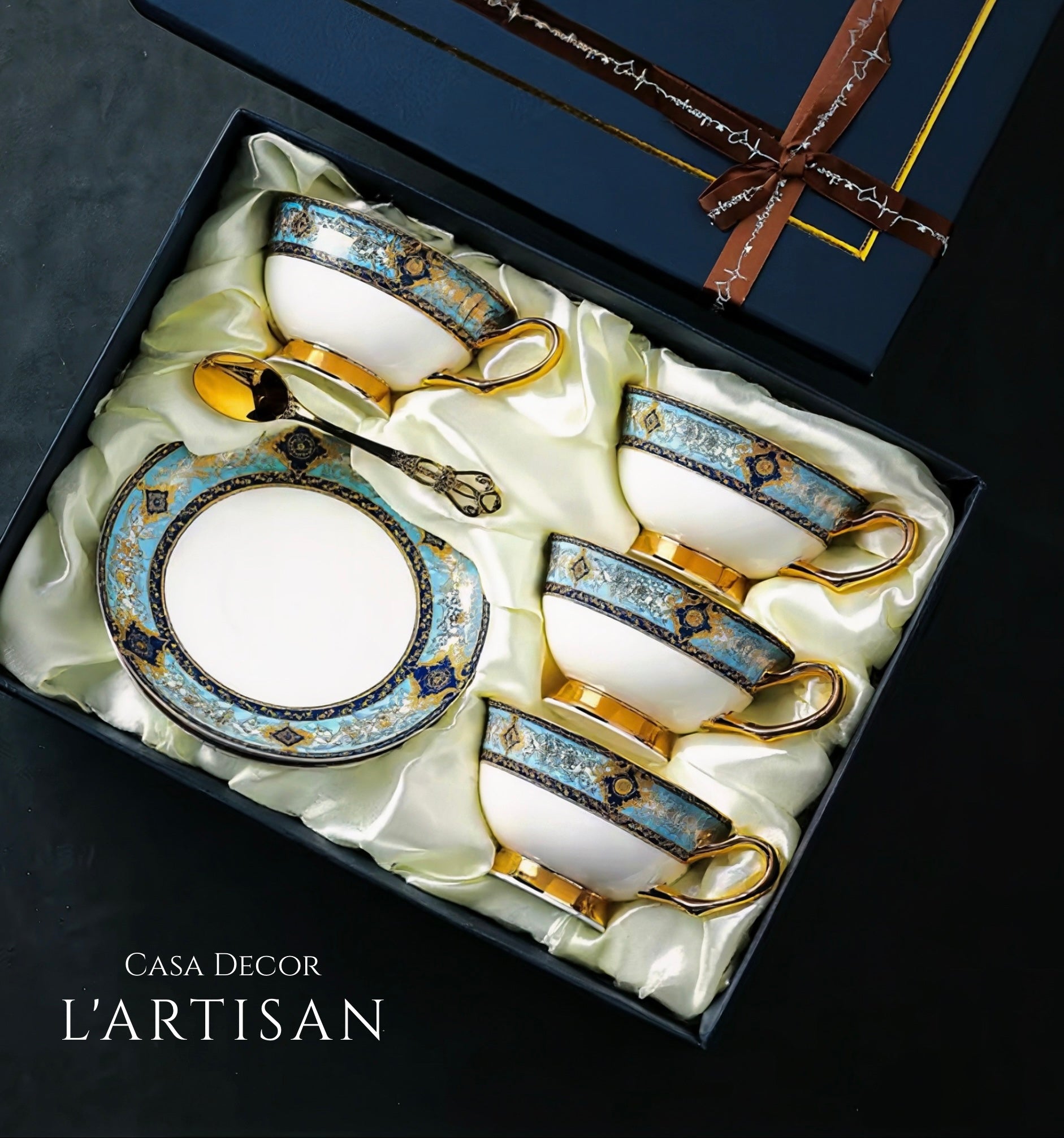 Conjunto de Xícaras e Pires em Porcelana Fina