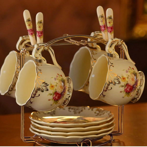Conjunto de Xícaras de Porcelana Floral com Suporte Dourado