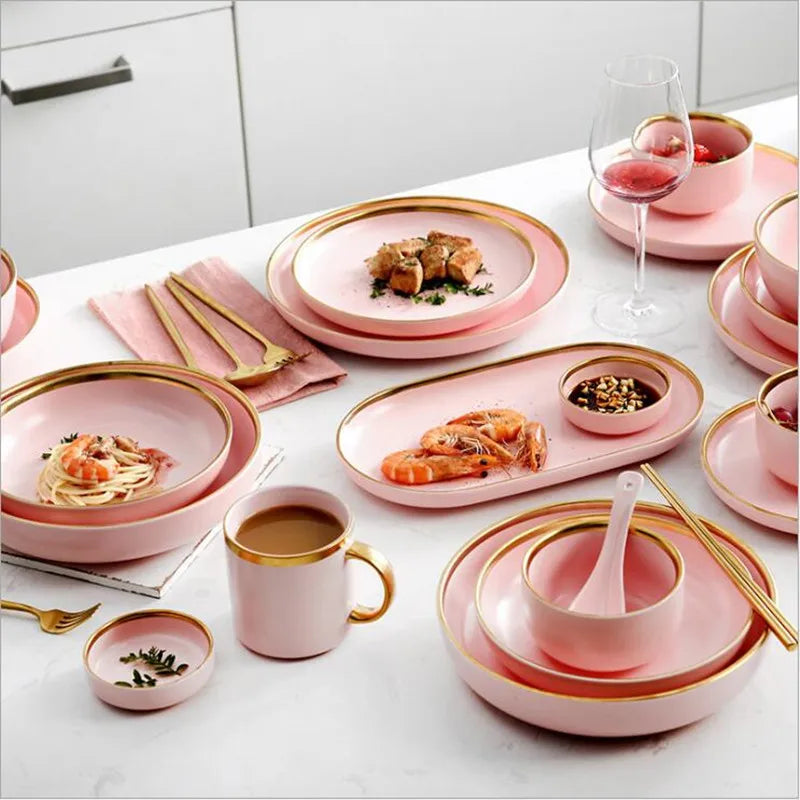 Louças em Porcelana Rosa com Borda Dourada