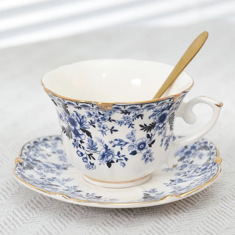 Conjunto de Xícara e Pires em Porcelana Fina Premium