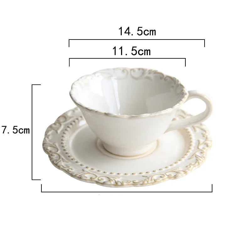 Louça em Cerâmica com Relevo Vintage