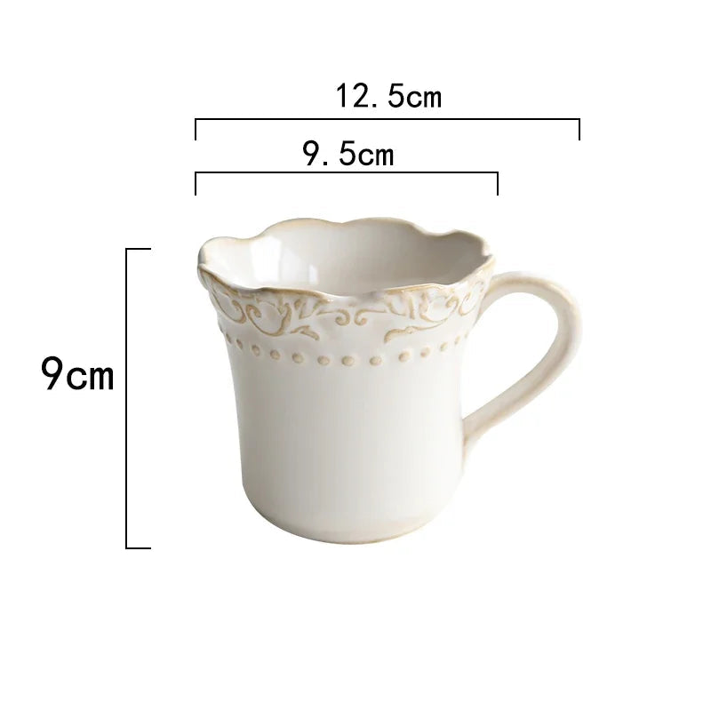 Louça em Cerâmica com Relevo Vintage