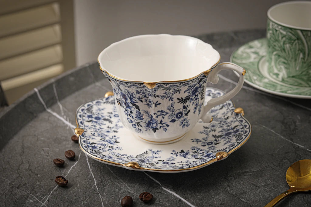 Conjunto de Xícara e Pires em Porcelana Fina Premium