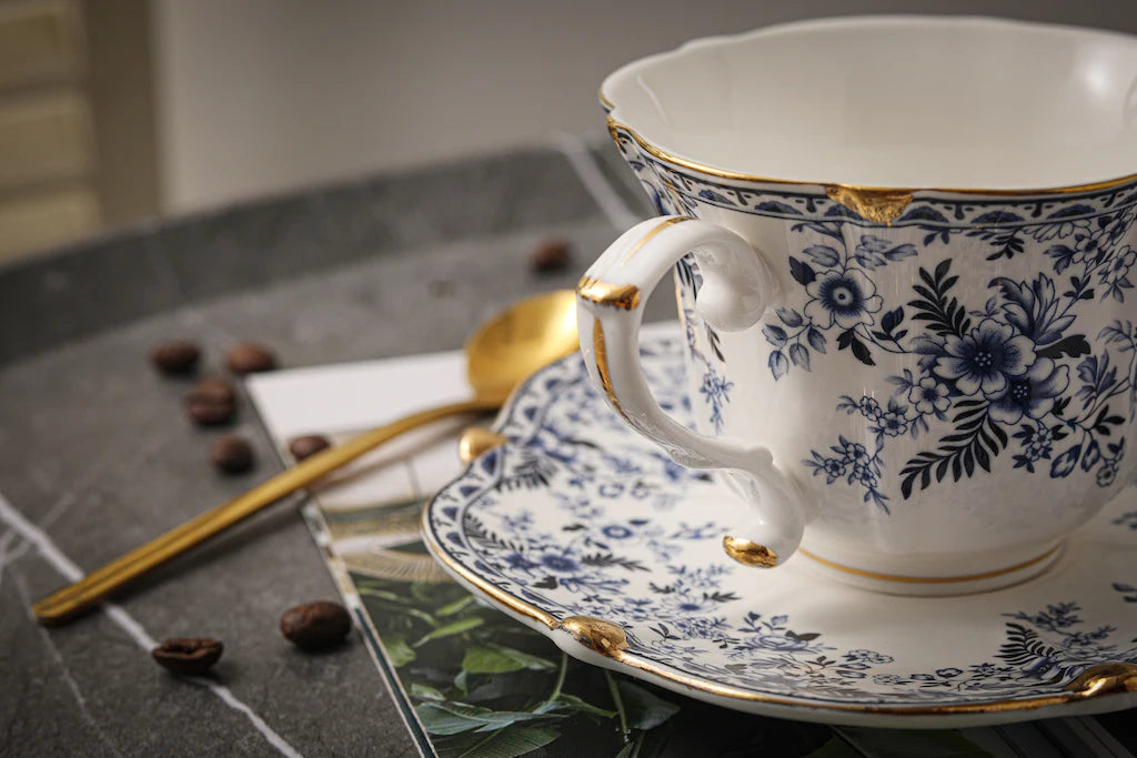 Conjunto de Xícara e Pires em Porcelana Fina Premium